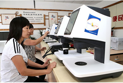 蓋章也要高科技 英泰“智能蓋章機(jī)”亮相山東即墨